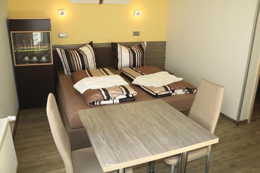 Pension Florion Bernburg Ngoại thất bức ảnh